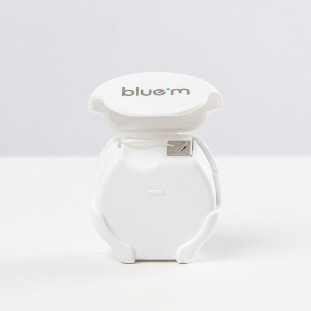 blue®m Dental Floss open